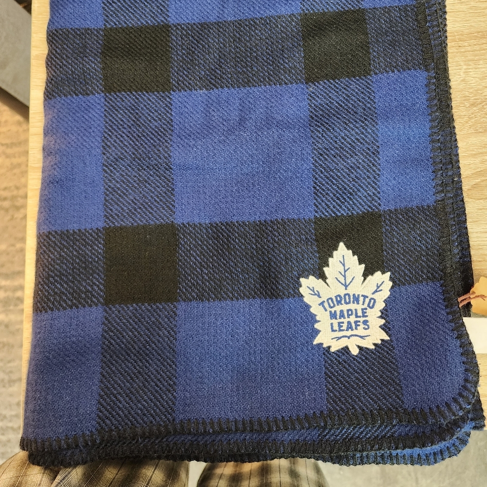 Roots × Toronto Maple Leafs Scarf